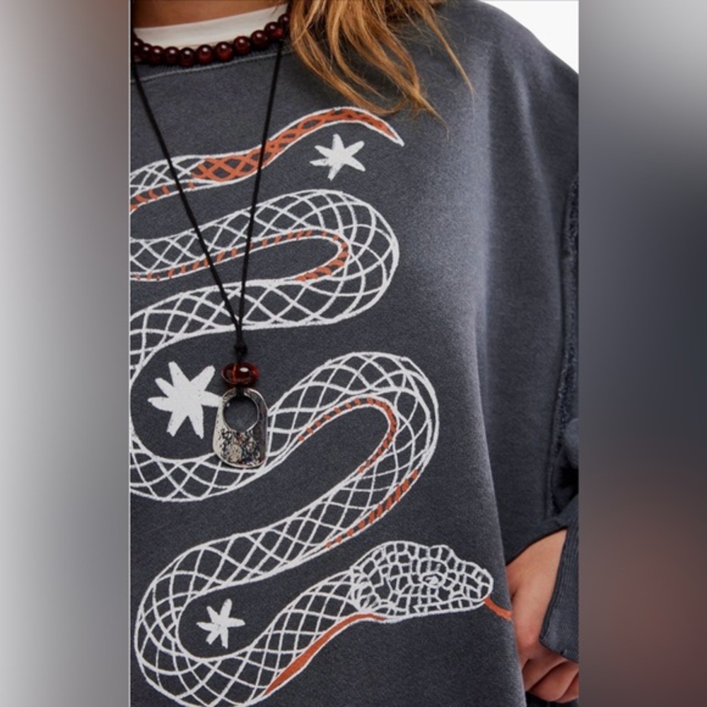 Free‎ People Camden Oversize Graphic Sweatshirt/ Snake Combo - Picture 2 of 6